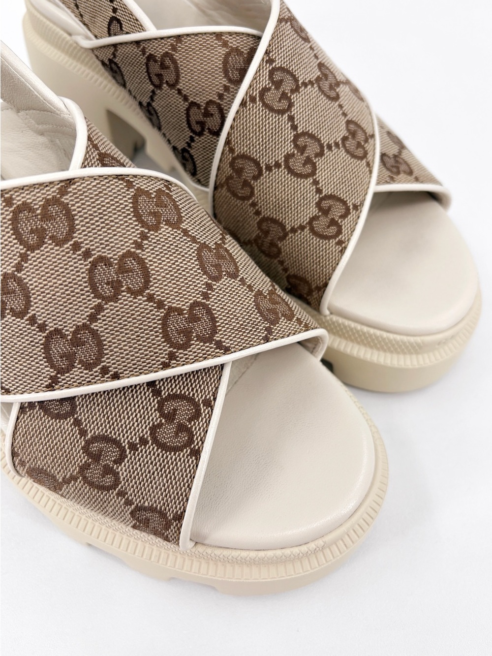 GUCCI GG Supreme Lug Sole Platform Crossover Sandals Cream 38 - Picture 5 of 16